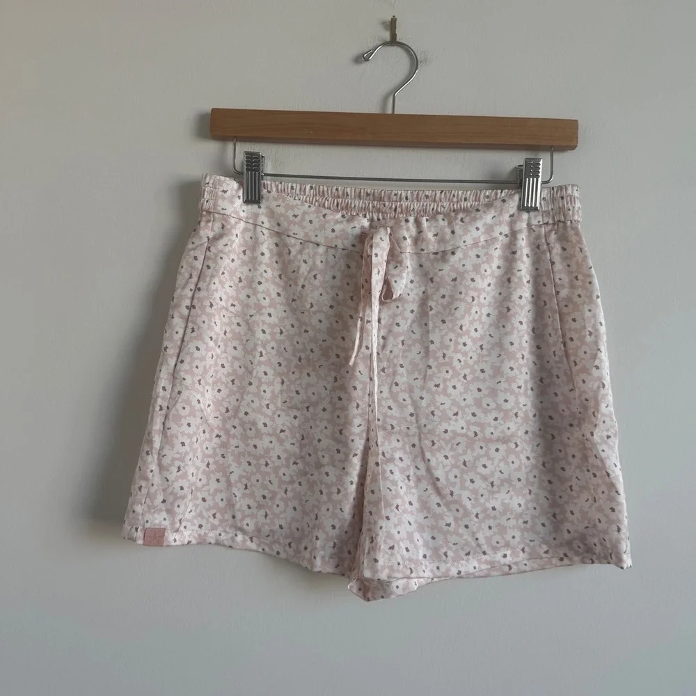 Barefoot Dreams Rose Mist Ditsy Floral Washed Satin Pajama Shorts‎ Size